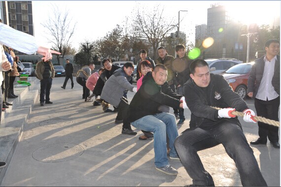 公司員工拔河比賽